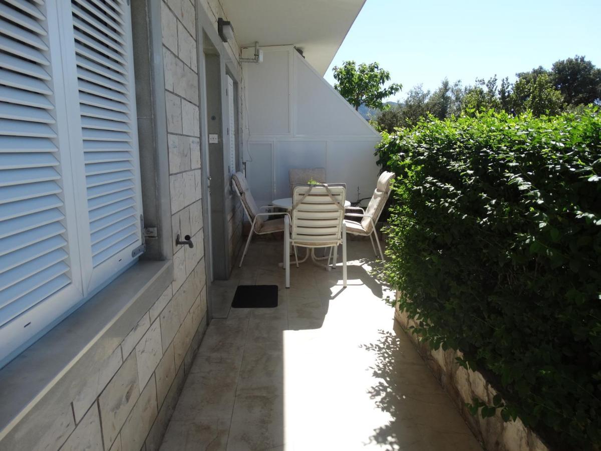 Apartments Kalina Jelsa  Exterior photo